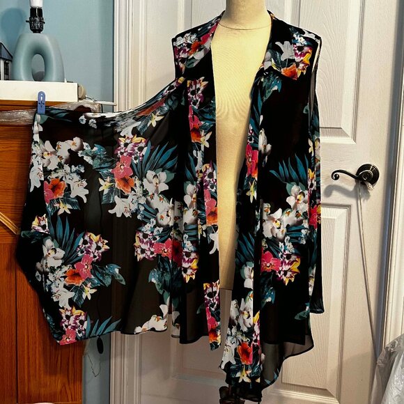 NEW PHOTOS! ASYMMETRIC SLEEVELESS BLOUSE, FLOWER MULTICOLOUR, SIZE 24, SHIRT - Picture 2 of 14